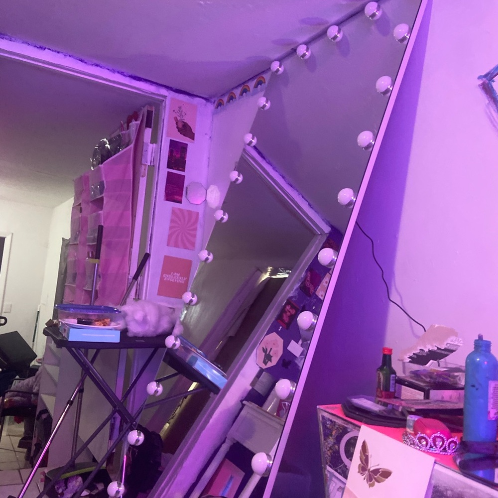 Large Mirror with Bulb Lights